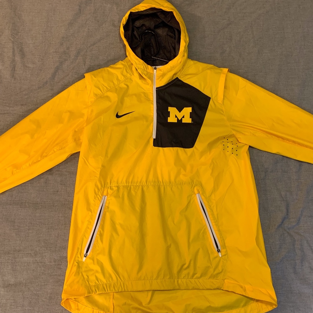 Nike 1/4 Zip Rain Fly Pullover (Maize - M)